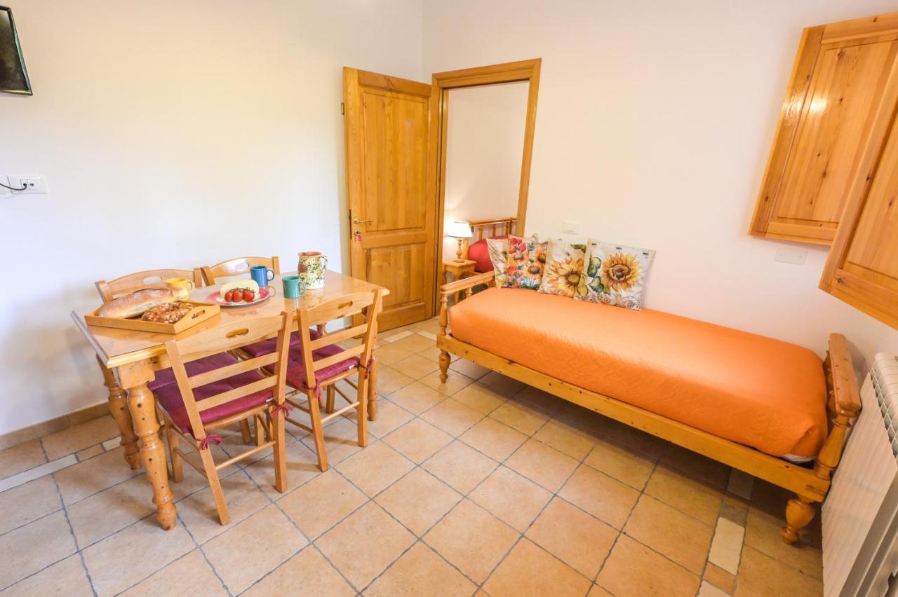 Agriturismo Poggio Al Pino มอนเตลูโป ฟิโอเรนติโน ภายนอก รูปภาพ