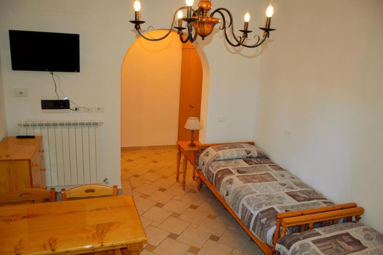 Agriturismo Poggio Al Pino มอนเตลูโป ฟิโอเรนติโน ภายนอก รูปภาพ